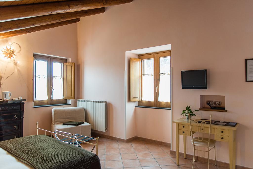 אג'רולה B&B Beata Solitudo מראה חיצוני תמונה